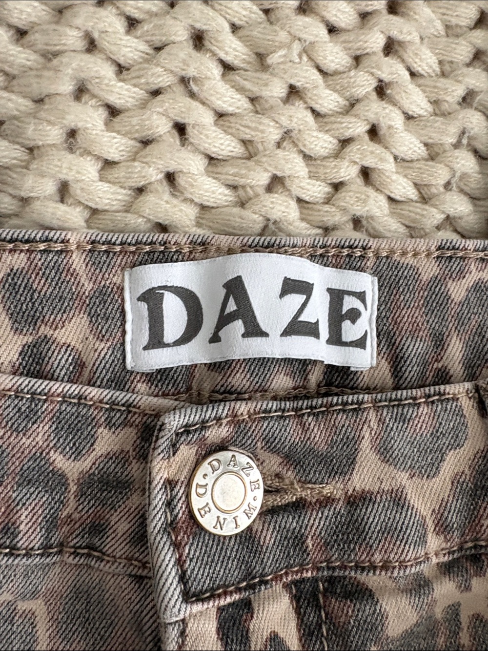 DAZE Women's Straight Brown Leg Leopard Print Jeans - Picture 4 of 10